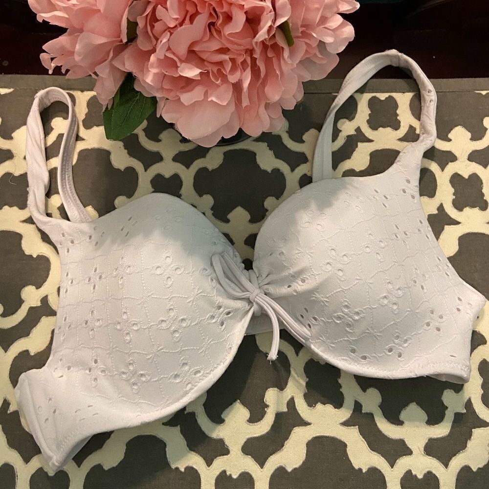Shade & Shore Swim Top Bikini White Like New 36B